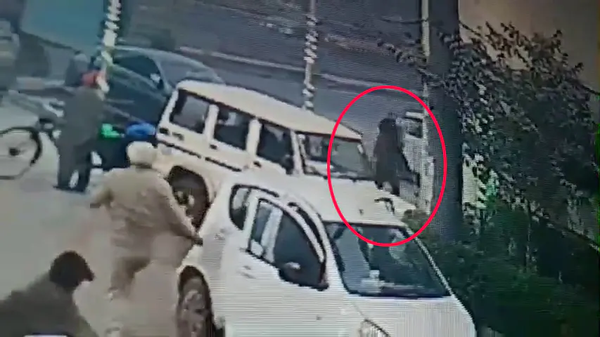 ਲੁਧਿਆਣਾ ਪੁਲਿਸ ਦੀ ਵੱਡੀ ਲਾਪਰਵਾਹੀ: ਬਰਾਮਦਗੀ ਲਈ ਲਿਆਂਦਾ ਲੁਟੇਰਾ ਹਿਰਾਸਤ 'ਚੋਂ ਫ਼ਰਾਰ, CCTV 'ਚ ਕੈਦ ਹੋਈ LIVE ਵੀਡੀਓ